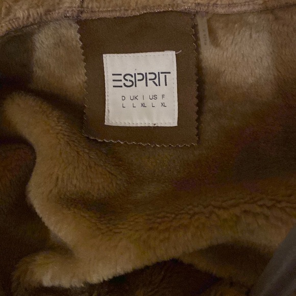 Ladies winter jacket, gently used - Picture 3 of 4